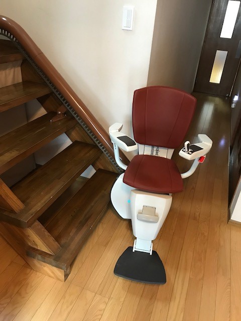 レールエンドの垂直落とし と パーキングポイント で廊下や階段の動線をすっきり スムーズに 階段昇降機の Tke