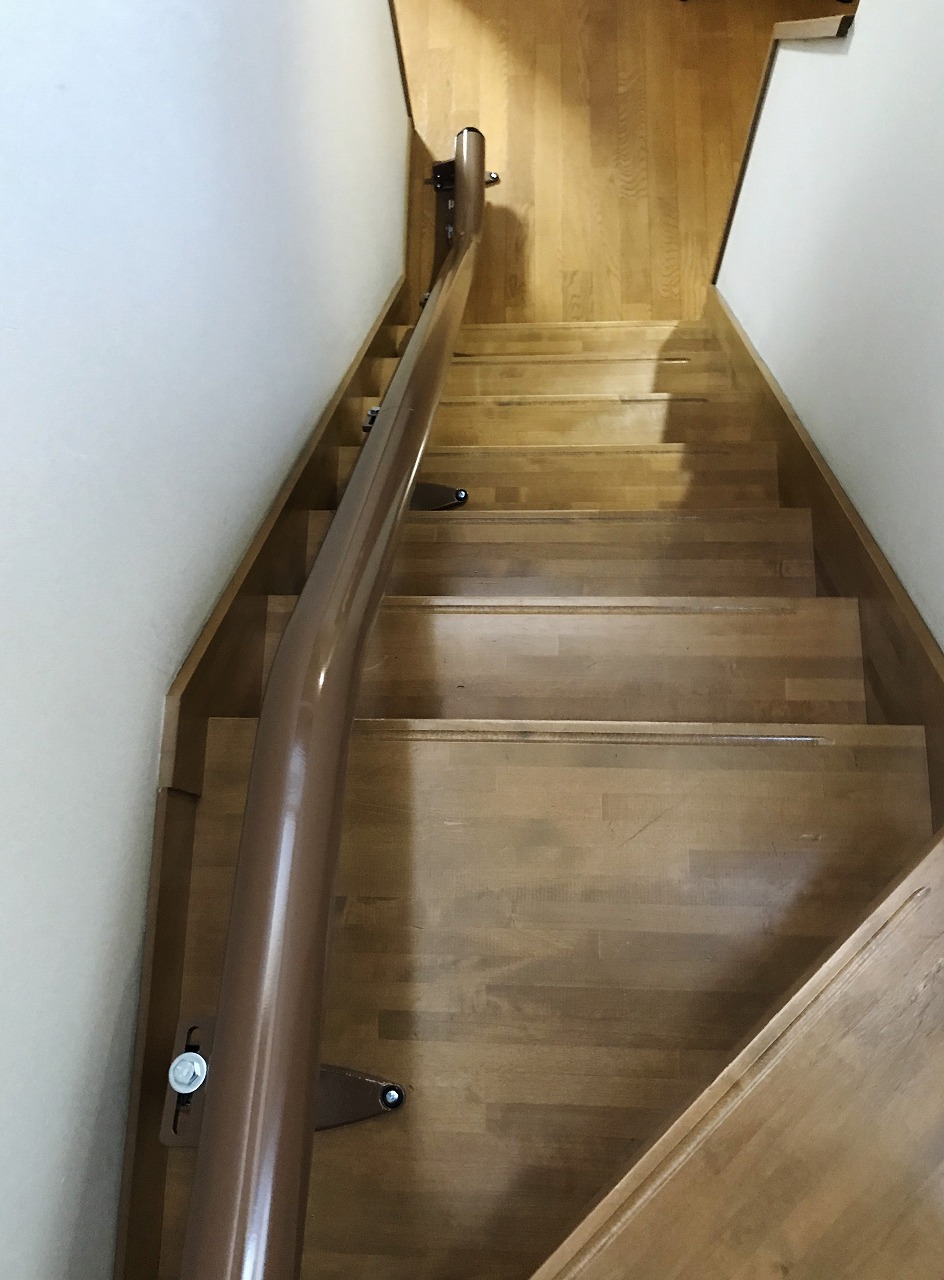 自宅のような高齢者介護施設に 階段昇降機の Tke
